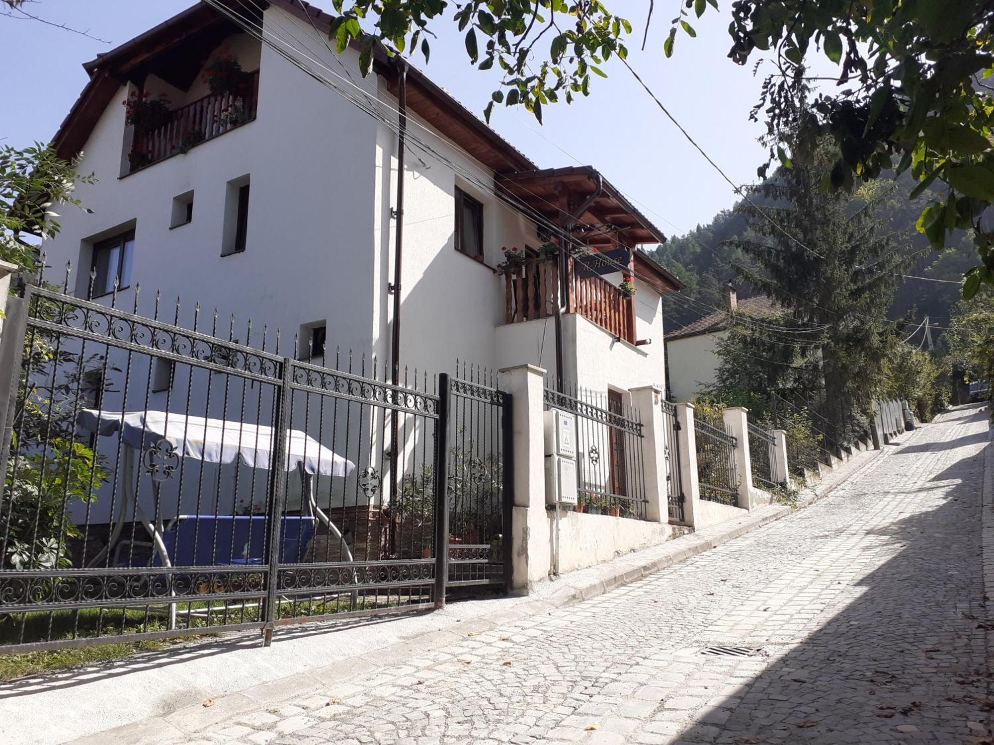 브라쇼브 R-House 아파트 외부 사진